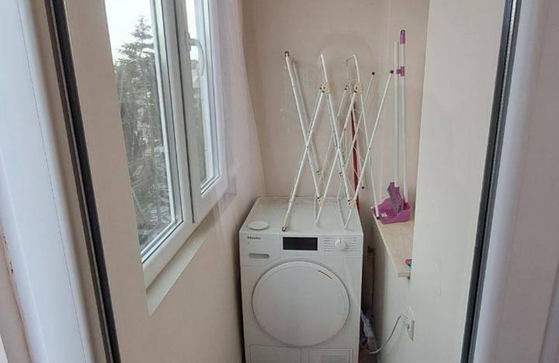 Miete einer geräumigen Dreizimmerwohnung im Stadtzentrum, Burgas, Bulgarien