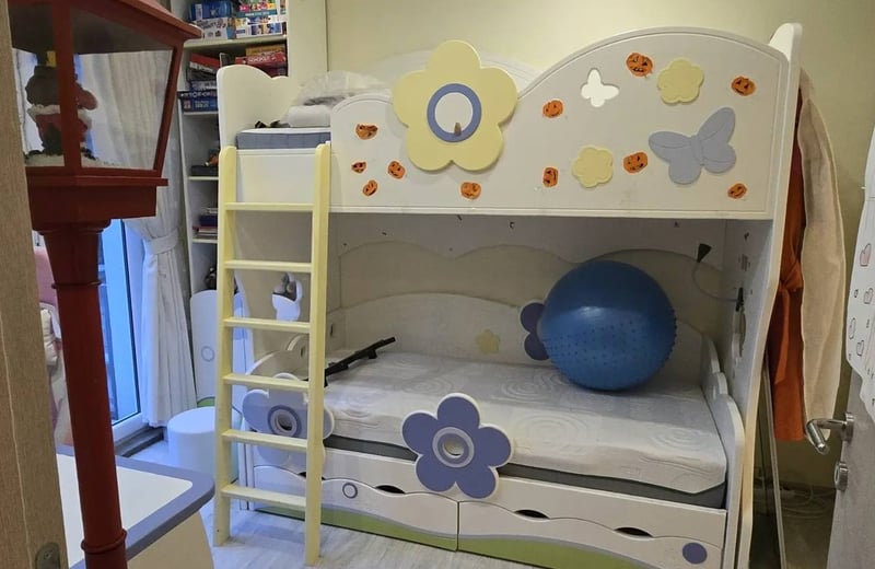 Rent of a spacious three-room apartment, 72 m², in the center of Vračar, Belgrade, Serbia