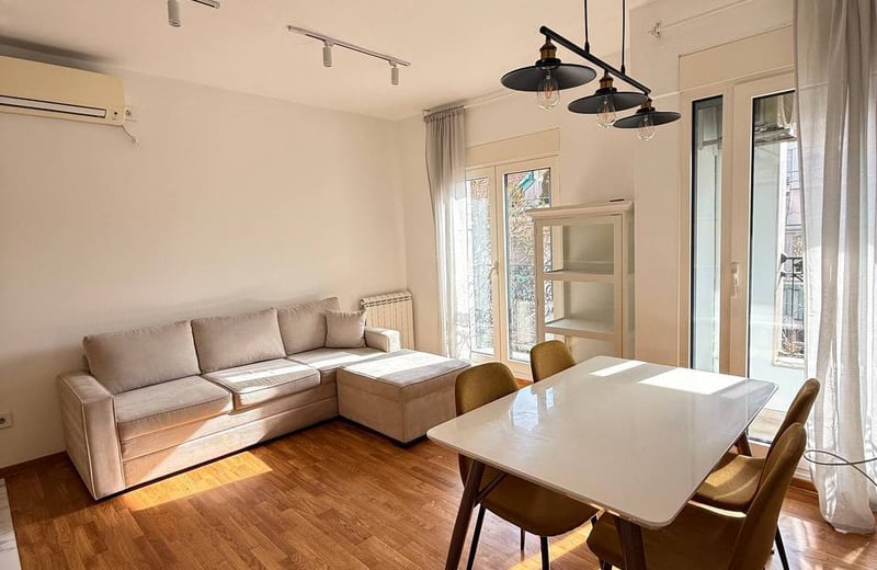 Rent of a bright 3-room apartment, 54 m², in a new building in the center of Belgrade, Serbia