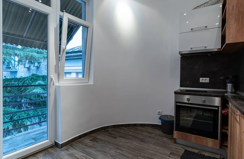 Аренда двухкомнатной квартиры 53 м² с новым ремонтом напротив парка Ташмайдан, Белград, Сербия