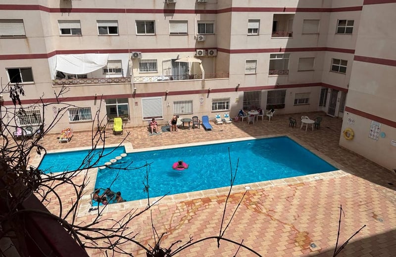 Location d’un appartement confortable de 2 chambres avec piscine à Torrevieja, Espagne