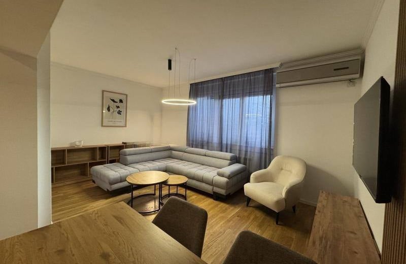 Rent of a bright 3-room apartment, 65 m², newly renovated, Vračar, Belgrade, Serbia