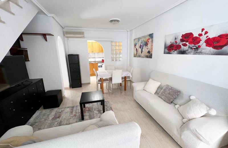 Location d’un duplex de 95 m² avec 2 chambres et piscine à Torrevieja, Espagne