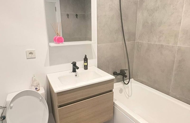 Alquiler de un apartamento moderno y luminoso de 1 habitación en Chiajna, Bucarest, Rumanía