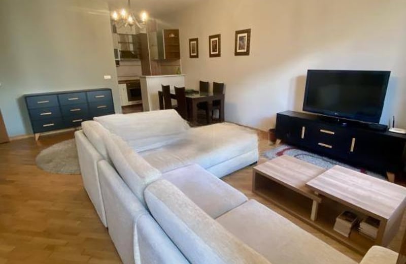 Miete einer hellen 2-Zimmer-Wohnung, 65 m², im Zentrum von Belgrad, Serbien