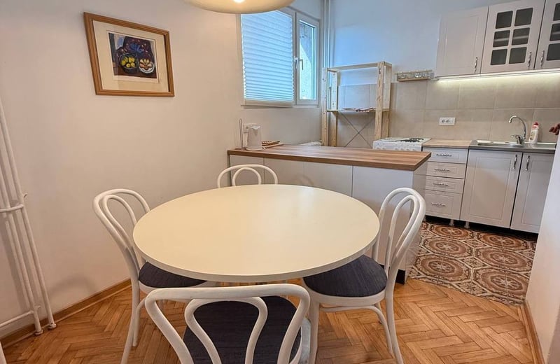 Alquiler de un luminoso apartamento de 3 habitaciones con hermosa vista, 78 m², Belgrado, Serbia