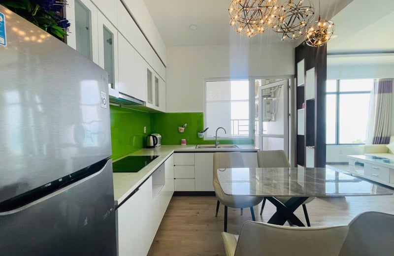 Alquiler de un moderno apartamento amueblado de 2 dormitorios cerca del mar, Nha Trang, Vietnam