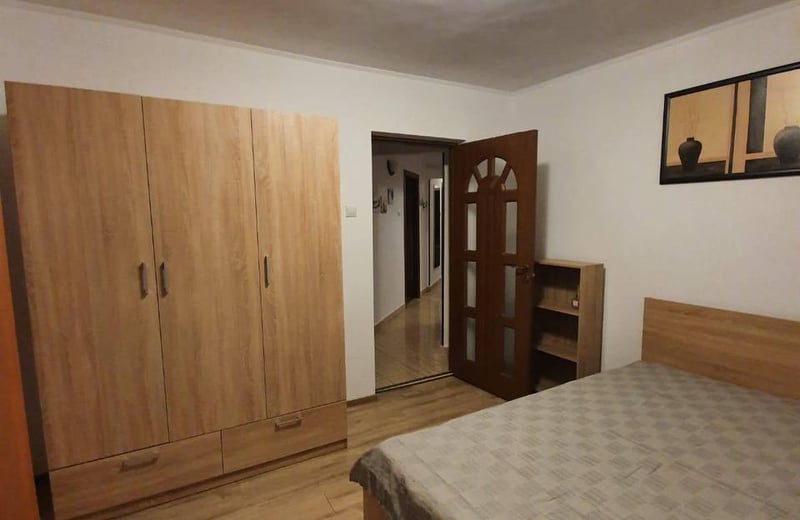 Miete einer komfortablen, möblierten 3-Zimmer-Wohnung, 80 m², Constanța, Rumänien