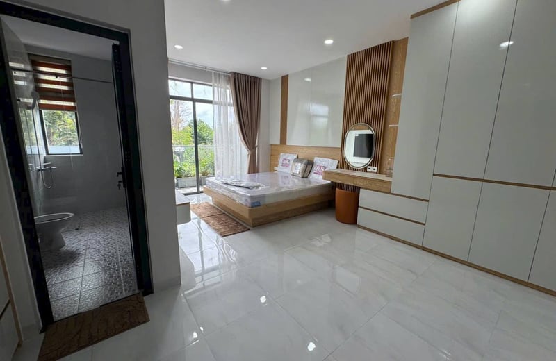 Аренда современного дома с 3 спальнями, 270 м², запад Нячанга, Вьетнам