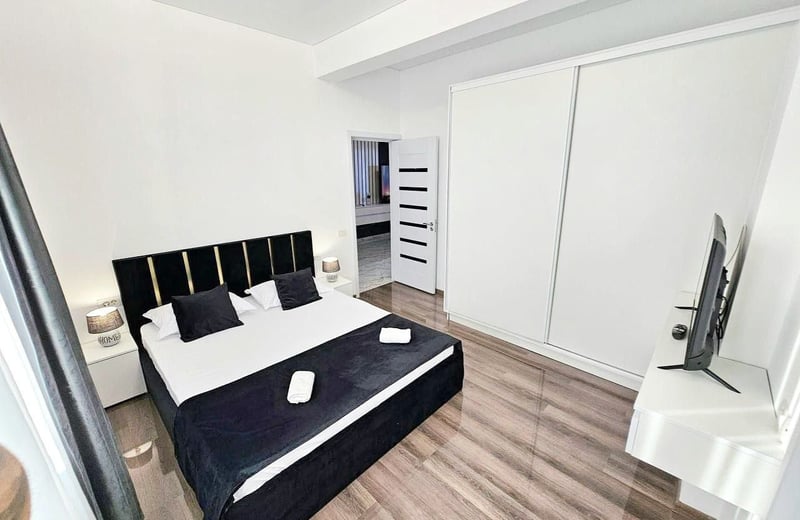 Modern penthouse for rent with 3 rooms and terrace, Mamaia Sat, Romania