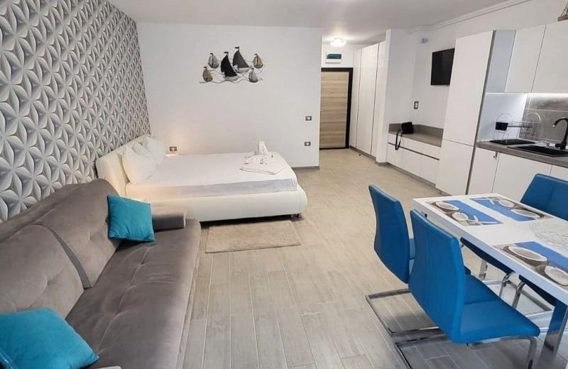 Location d’un studio lumineux avec balcon, Mamaia Sat, Roumanie