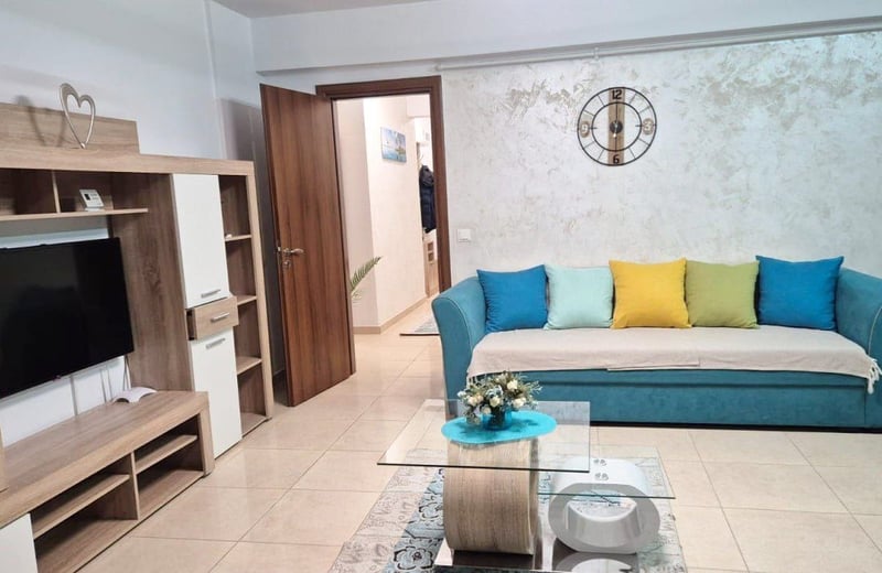 Alquiler de apartamento luminoso de 2 habitaciones con balcón, Mamaia Sat, Rumanía