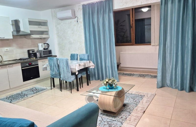 Alquiler de apartamento luminoso de 2 habitaciones con balcón, Mamaia Sat, Rumanía