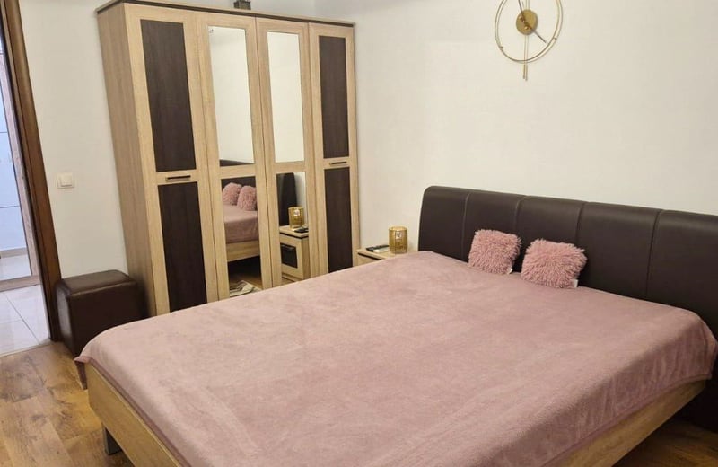 Alquiler de apartamento luminoso de 2 habitaciones con balcón, Mamaia Sat, Rumanía