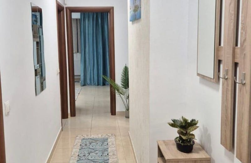 Alquiler de apartamento luminoso de 2 habitaciones con balcón, Mamaia Sat, Rumanía