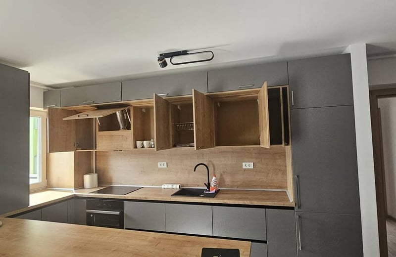 Аренда комфортной квартиры 3 комнаты с паркингом в Tractorul, Брашов, Румыния