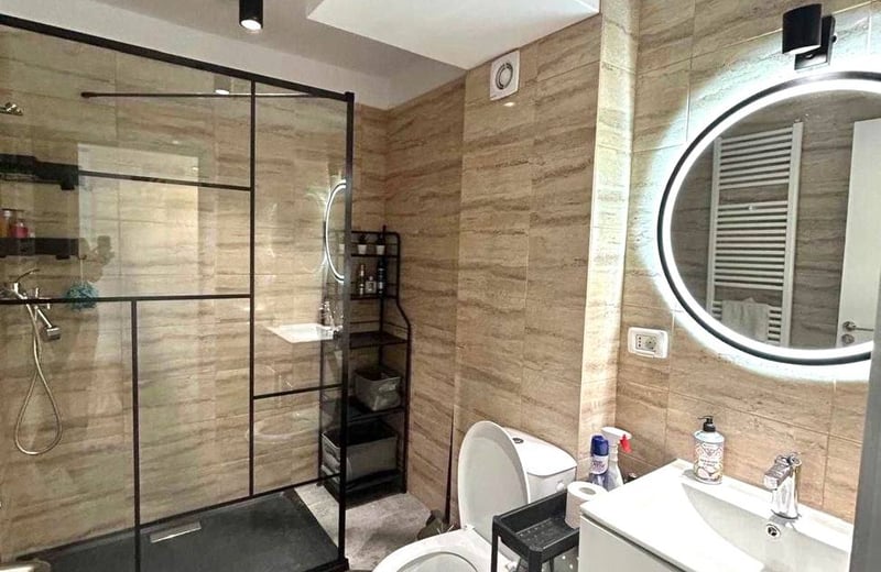 Location d’un appartement récent de deux pièces avec terrasse, Bucarest, Roumanie