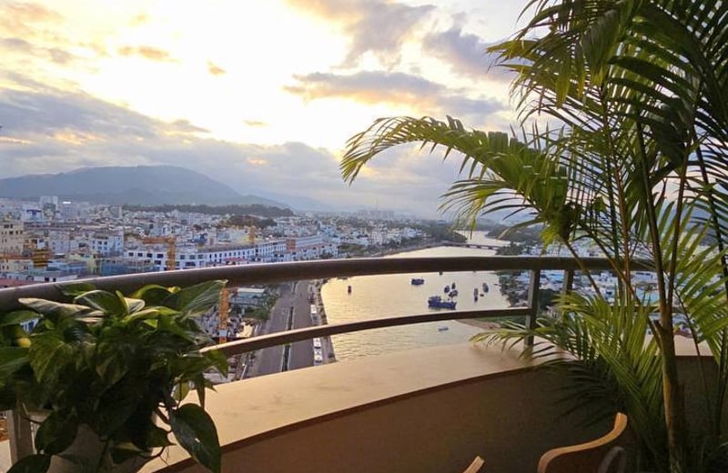 Alquiler de apartamento moderno y amueblado de dos habitaciones con vistas al mar, 76 m², Nha Trang, Vietnam