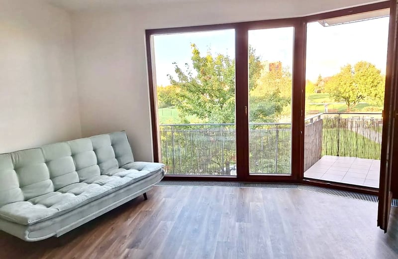Moderne helle Wohnung mit Balkon und Parkplatz zur Miete, 57 m², Stodůlky, Prag, Tschechien