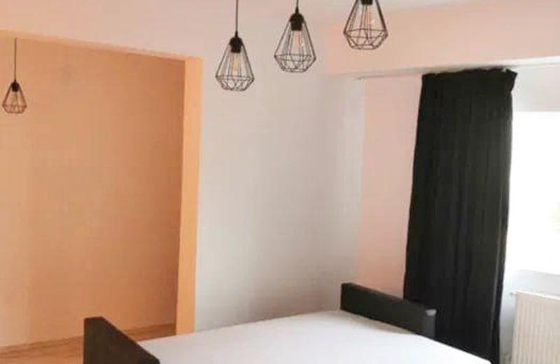 Alquiler de apartamento luminoso con balcón, Mamaia Sat, Rumanía