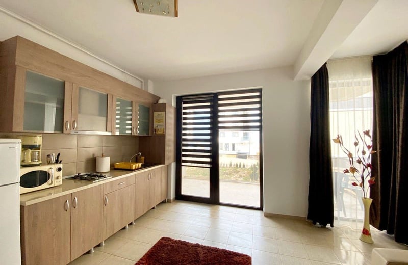 Alquiler de apartamento luminoso y amueblado con balcón, Mamaia Sat, Rumanía