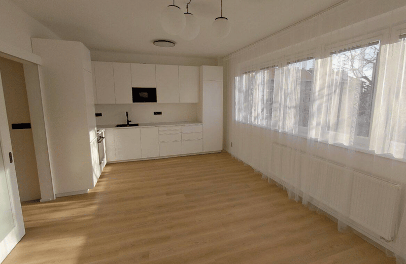 Alquiler de apartamento luminoso y renovado, 43 m², Budějovická, Praga, República Checa