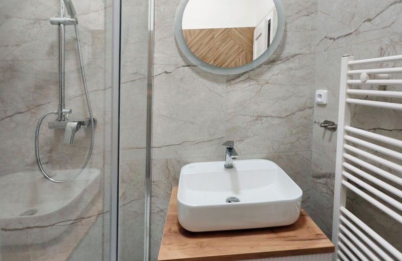 Apartamento luminoso y amueblado 52 m² con terraza en alquiler en Strašnice, Praga, República Checa