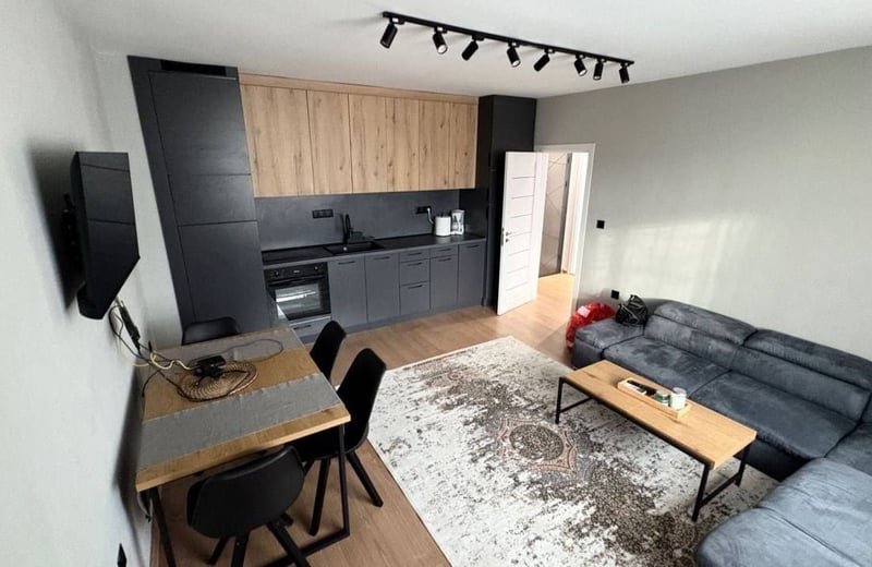 Apartamento amplio y luminoso de 100 m² con terraza en alquiler en Chaika, Varna, Bulgaria