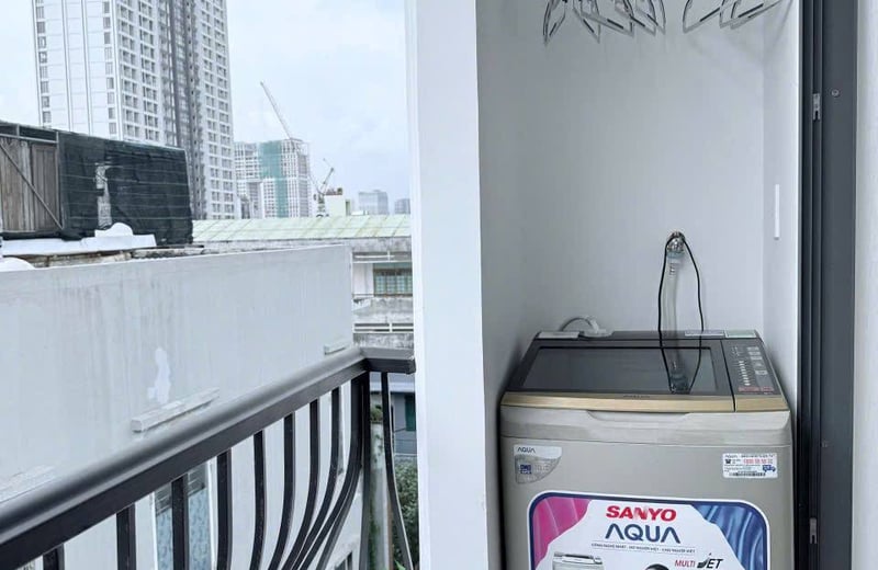Bright furnished studio apartment with balcony for rent, Son Tra, Da Nang, Vietnam