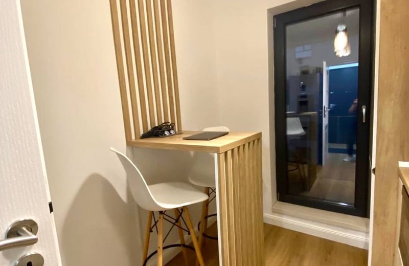 Apartamento moderno y amueblado con balcón en alquiler, Bucarest, Rumanía