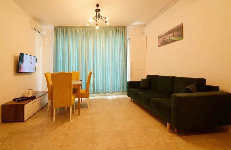 Аренда светлой квартиры с балконом и красивым видом, 60 м², Мамая, Констанца, Румыния