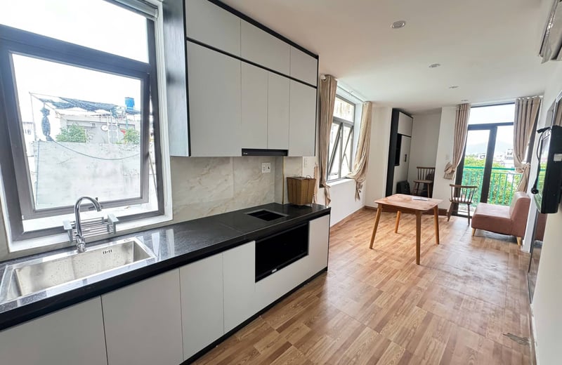 Comfortable furnished apartment with balcony for rent, Hai Chau, Da Nang, Vietnam