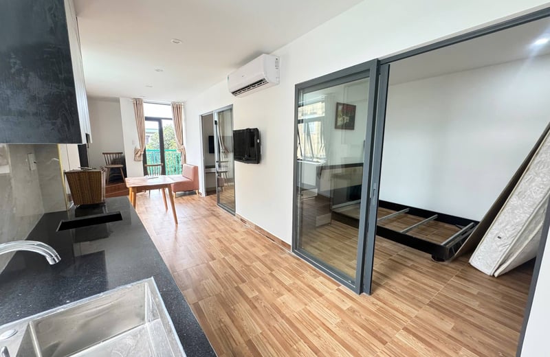 Comfortable furnished apartment with balcony for rent, Hai Chau, Da Nang, Vietnam