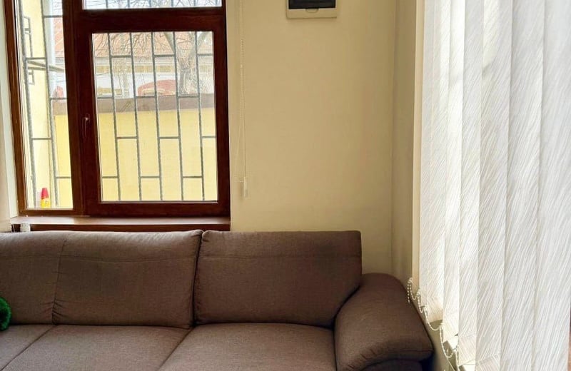 Comfortable furnished house with yard for rent, Constanța, Romania