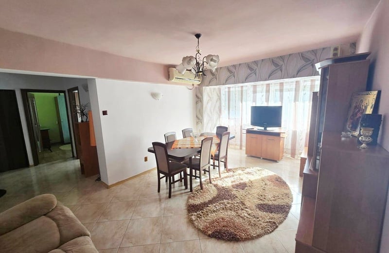 Spacious apartment with balcony for rent, 100 m², Constanța, Romania