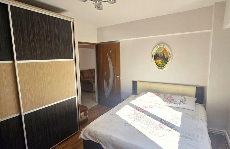 Spacious apartment with balcony for rent, 100 m², Constanța, Romania