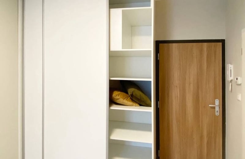 Alquiler de estudio moderno, acogedor, Petržalka, Bratislava, Eslovaquia