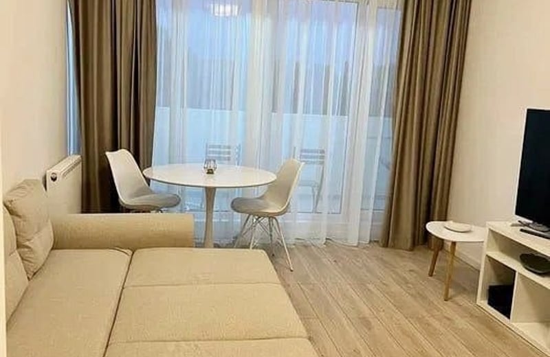 Аренда светлой, комфортной квартиры с балконом, Мамая Сат, Румыния