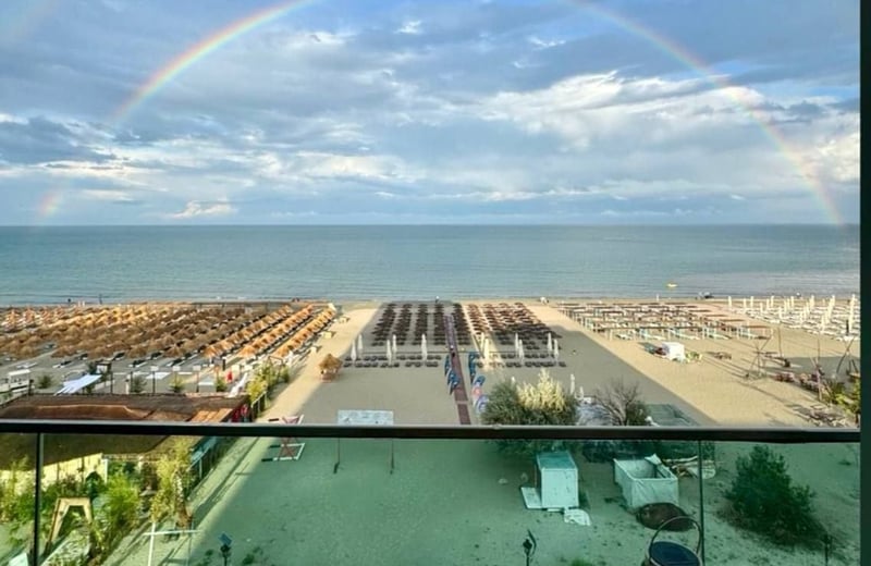 Spacious apartment with stunning sea view for rent, Mamaia, Romania