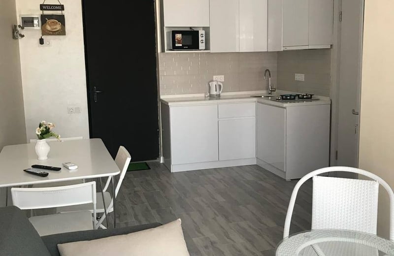 Location d’un appartement lumineux, propre et meublé avec balcon, 42 м², Batoumi, Géorgie