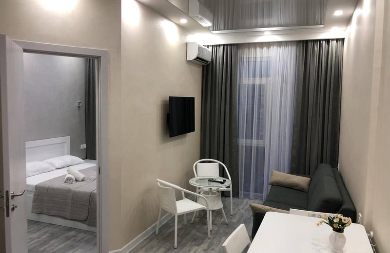 Location d’un appartement lumineux, propre et meublé avec balcon, 42 м², Batoumi, Géorgie