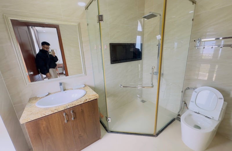 Spacious, bright apartment with balcony for rent, Da Nang, Vietnam