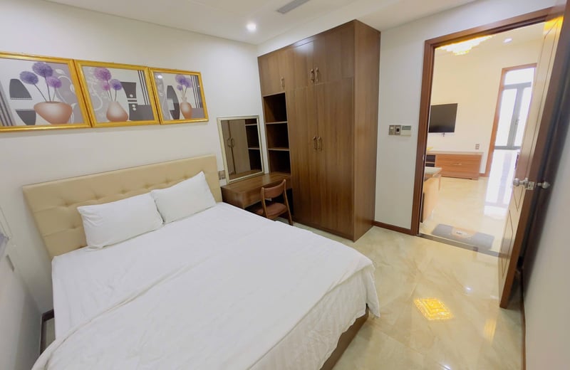 Spacious, bright apartment with balcony for rent, Da Nang, Vietnam