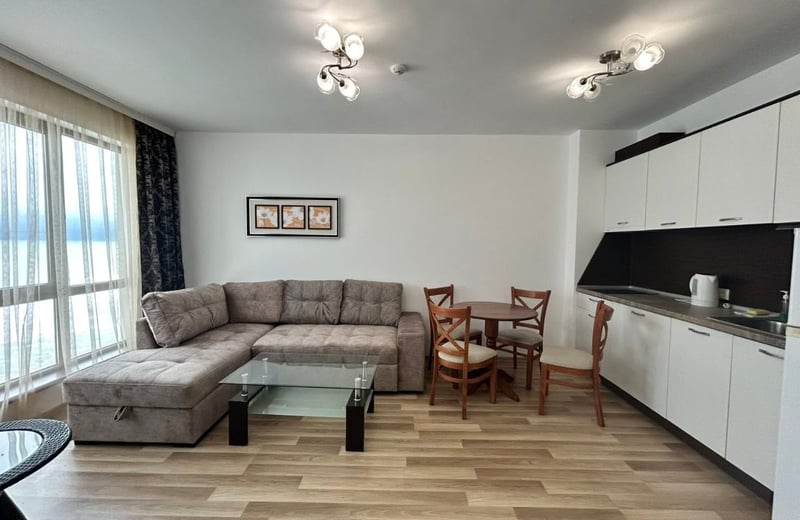 Alquiler de amplio apartamento con vista al mar, Alen Mak, Varna, Bulgaria