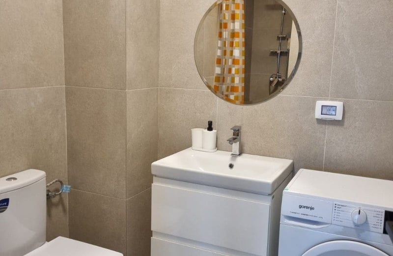 Alquiler de cómodo apartamento amueblado con plaza de aparcamiento, 55 m², Mamaia Sat, Rumanía