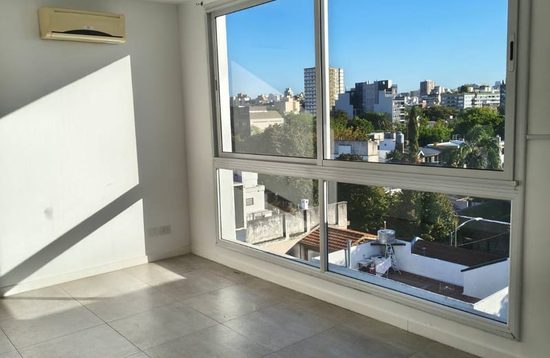 Alquiler de luminoso apartamento dúplex de 3 ambientes, Villa Urquiza, Buenos Aires, Argentina