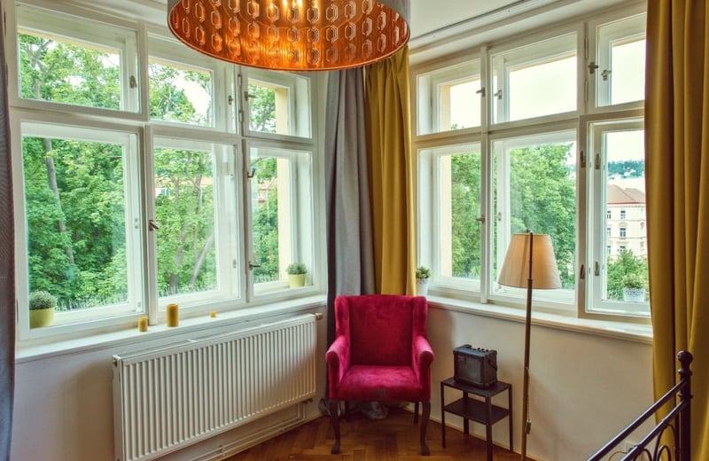 Location d'un appartement lumineux et entièrement meublé avec balcon, 47 m², Smíchov, Prague, République tchèque