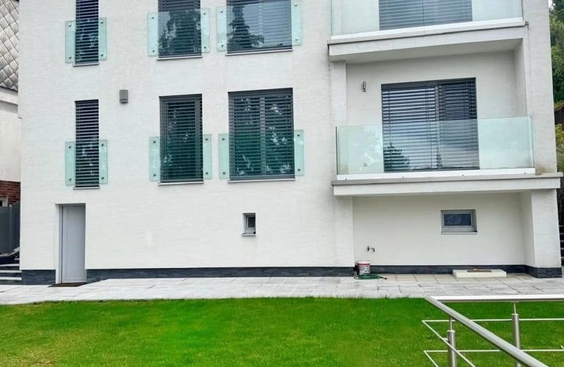 Location d'une villa moderne et confortable avec piscine, Bratislava, Slovaquie