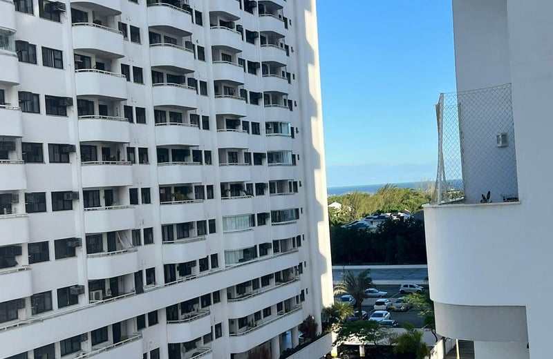 Alquiler a largo plazo de un apartamento dúplex de 3 habitaciones, 90 m², en Barra da Tijuca, Río de Janeiro, Brasil