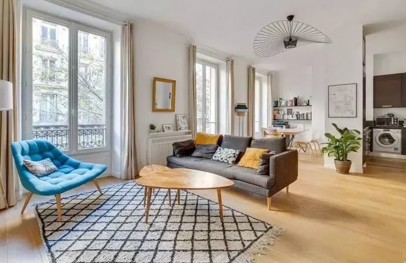 Long-term rental in Paris — 4-room 101 m² apartment with balcony and elevator in the 9th district